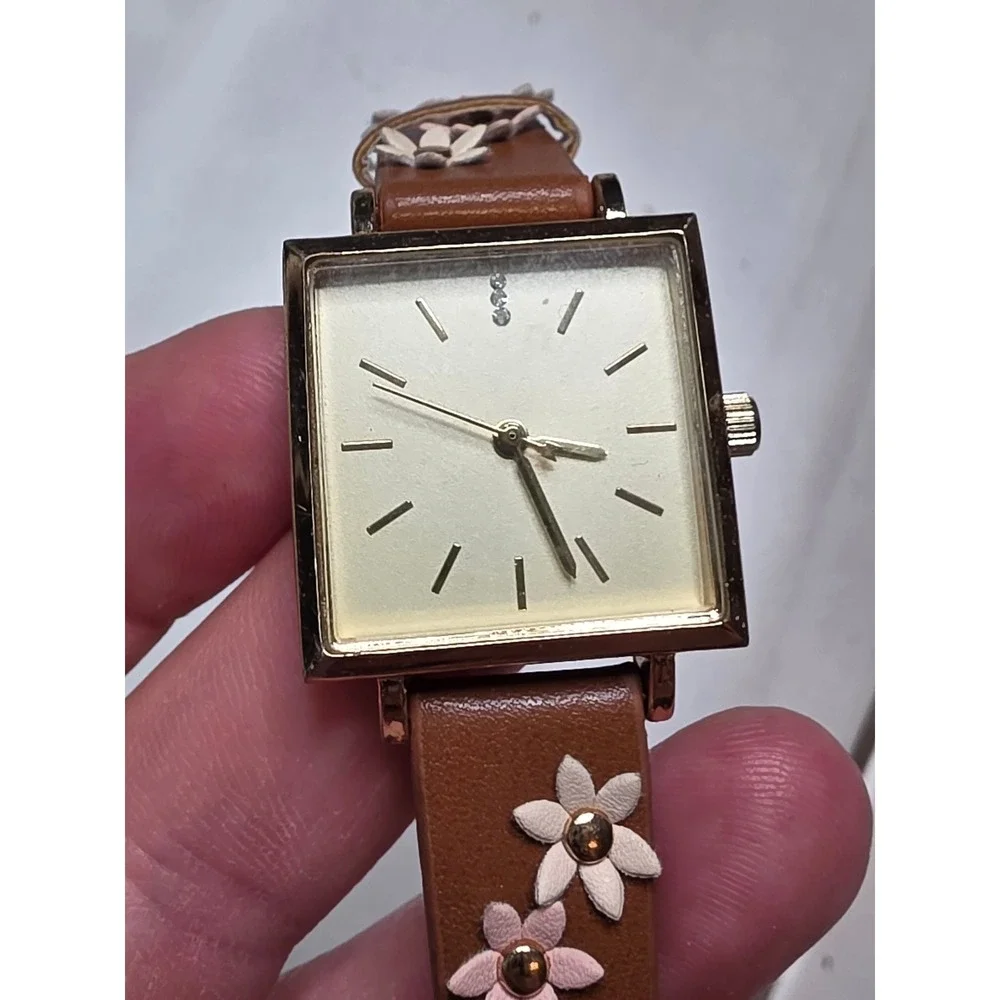 Unbranded square gold
